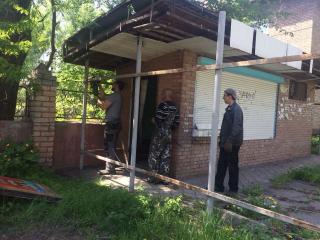 У Кам`янському триває демонтаж незаконно встановлених тимчасових споруд